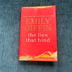 2/7.00 Book 'The Lies That Bind' by Emily Giffin Hardcover